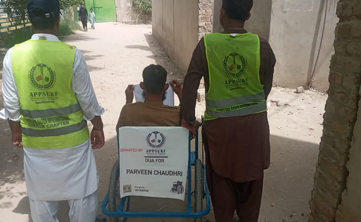 Trycycles Handover to Needy Man in Sukkur